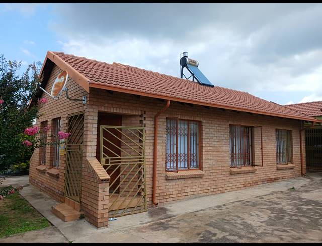 5 BEDROOM HOUSE FOR SALE IN IVY PARK